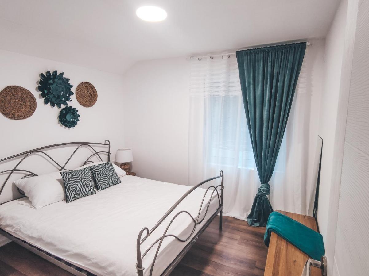 Villa-Apartments Bognar Velika Bagian luar foto