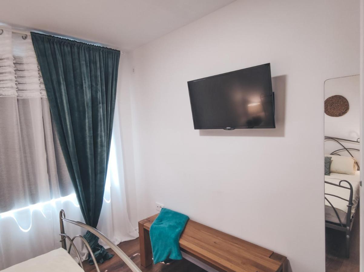 Villa-Apartments Bognar Velika Bagian luar foto