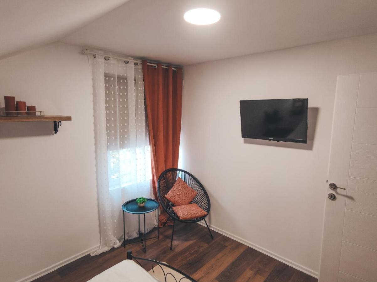 Villa-Apartments Bognar Velika Bagian luar foto